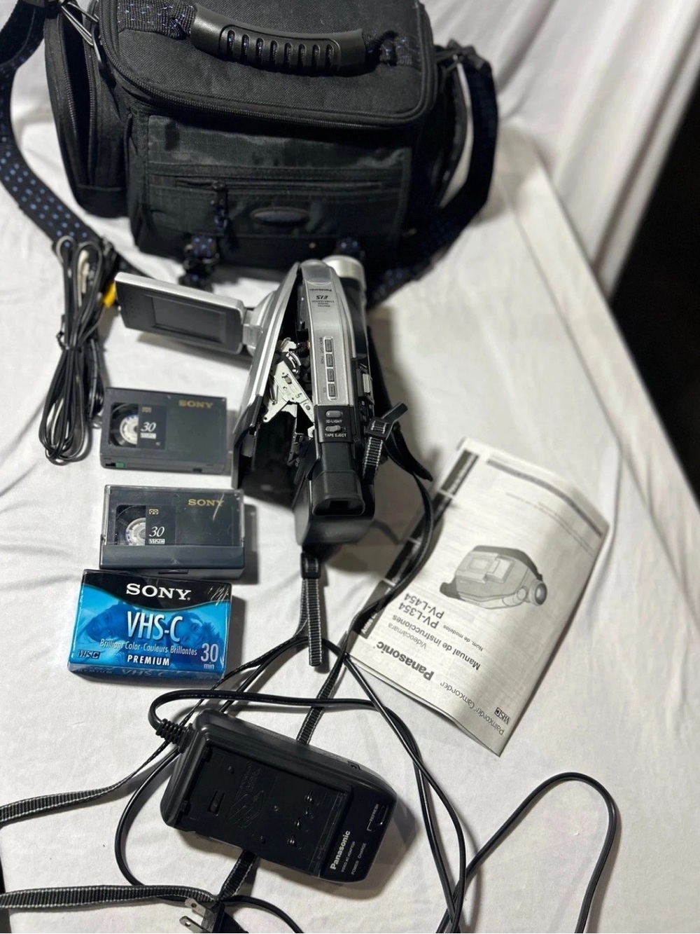 Panasonic Palmcorder Camcorder PV-L354D with Case and tapes